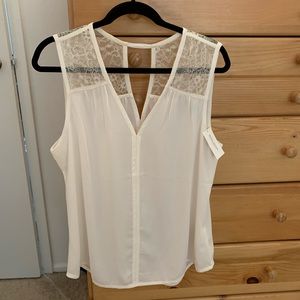 Cream tank shell with lace accents NEW